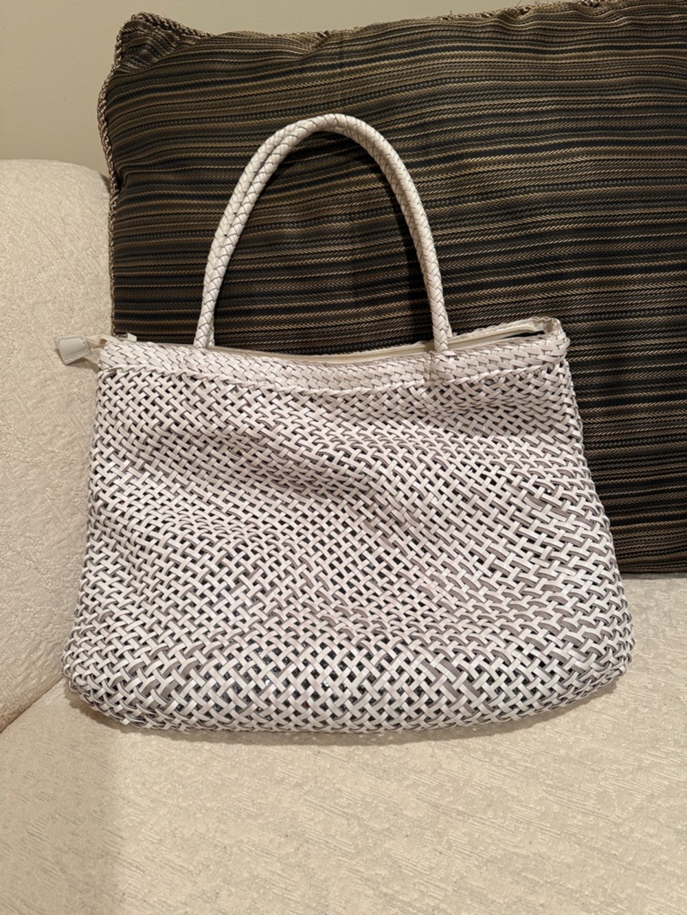 Cache Vintage Woven Leather Tote Bag in White and Silver - Picture 3 of 15